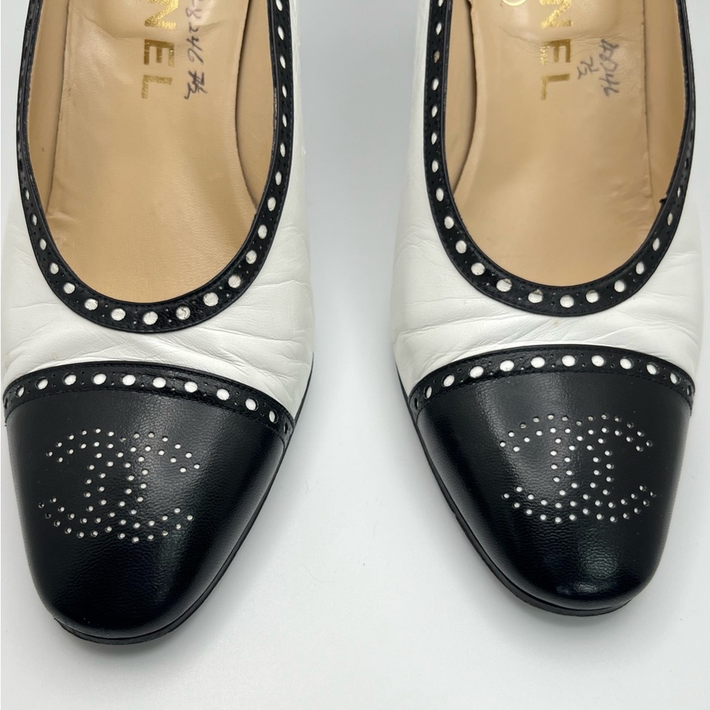 Vintage CHANEL Spectator Pumps / Heels Women’s 7.5 - Picture 7 of 14
